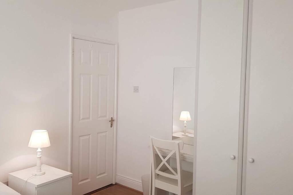 3 Bedroom 3 Bathroom House, Dublin Lucan Εξωτερικό φωτογραφία