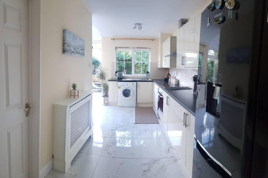 3 Bedroom 3 Bathroom House, Dublin Lucan Εξωτερικό φωτογραφία